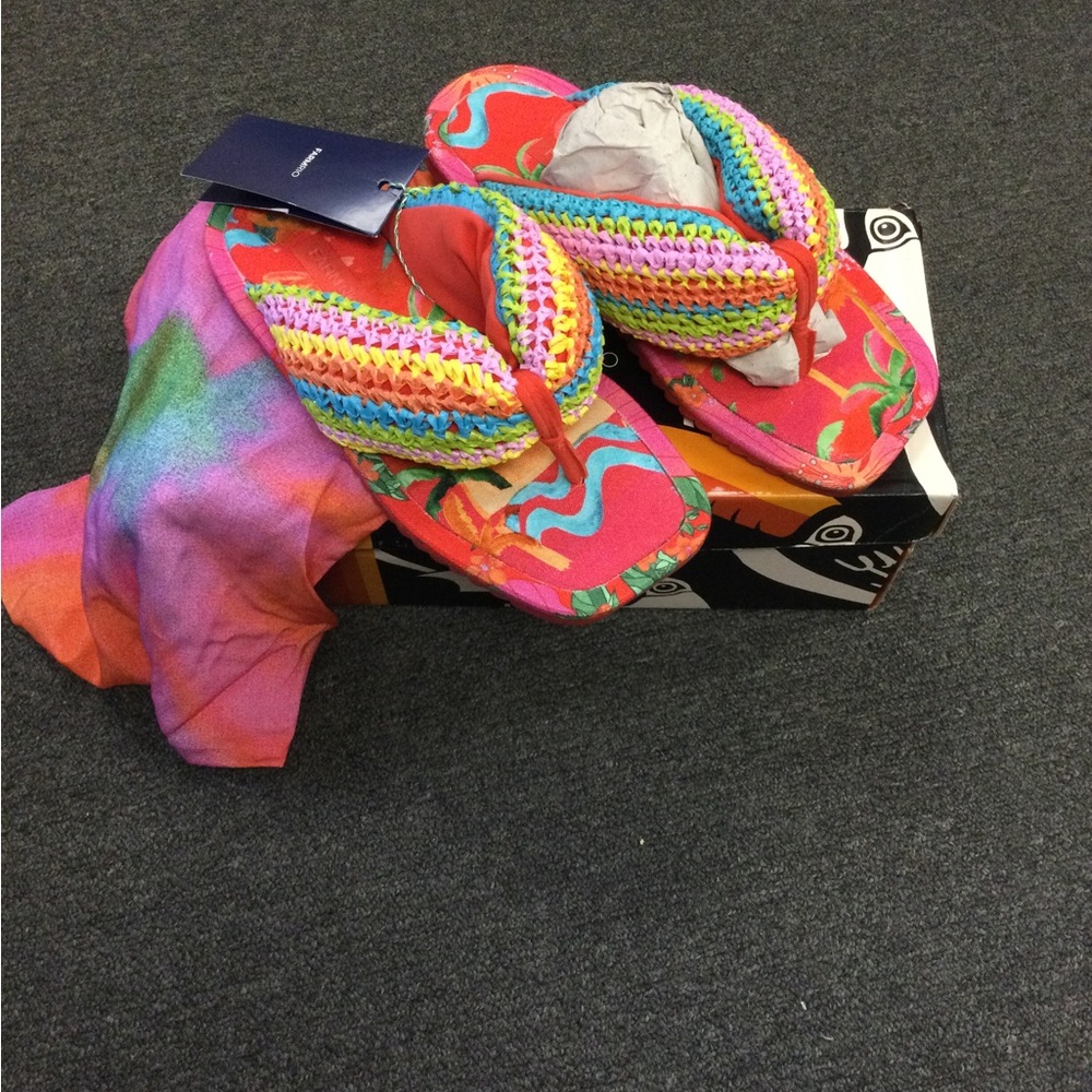 FARM RIO FLIP FLOPS, NWT, SIZE 8